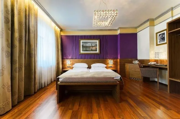 Deluxe Tek Büyük Yataklı Oda