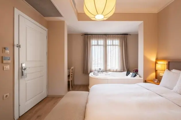 Jakuzili Deluxe Oda, Şehir Manzaralı, Jakuzili