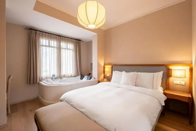 Jakuzili Deluxe Oda, Şehir Manzaralı, Jakuzili