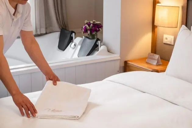 Jakuzili Deluxe Oda, Şehir Manzaralı, Jakuzili