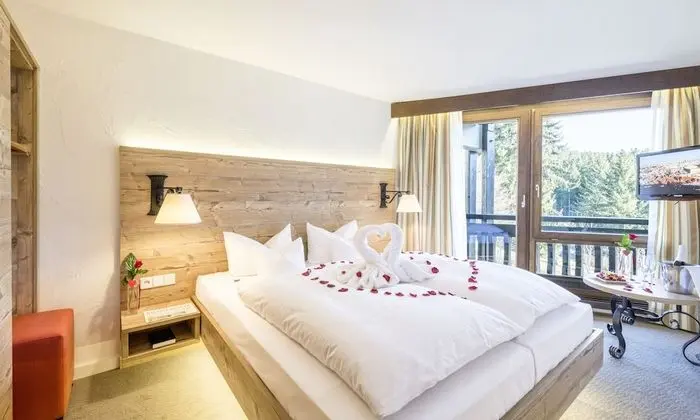 City Tek Büyük Yataklı Oda