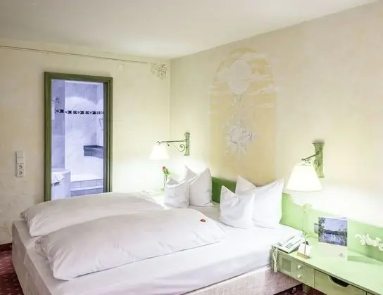 City Tek Büyük Yataklı Oda