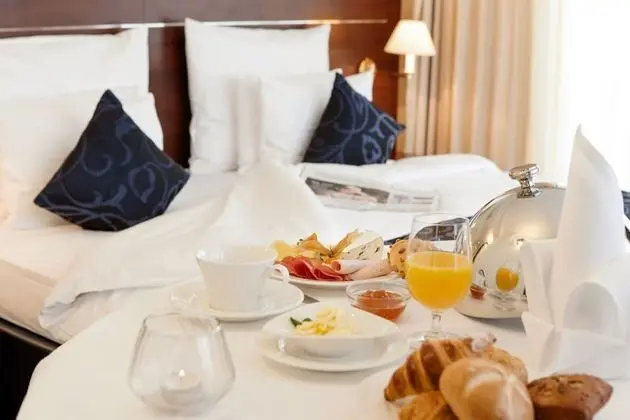 Junior Süit, 1 Büyük (Queen) Boy Yatak