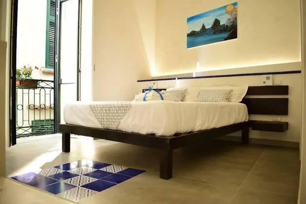 Exclusive Tek Büyük Yataklı Oda