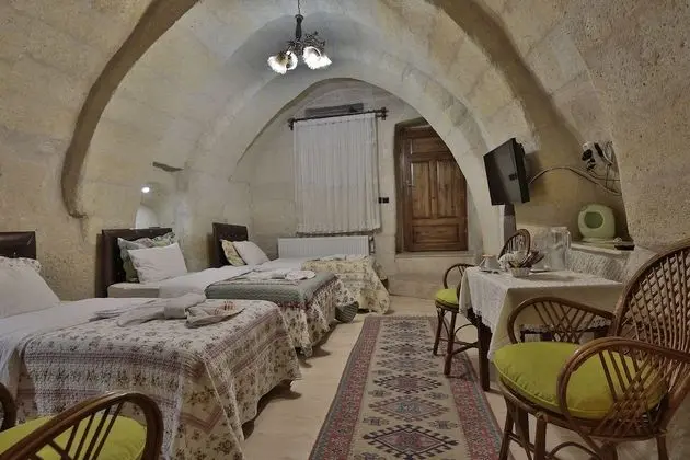 Üç Kişilik Oda
