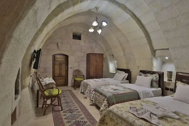 Üç Kişilik Oda