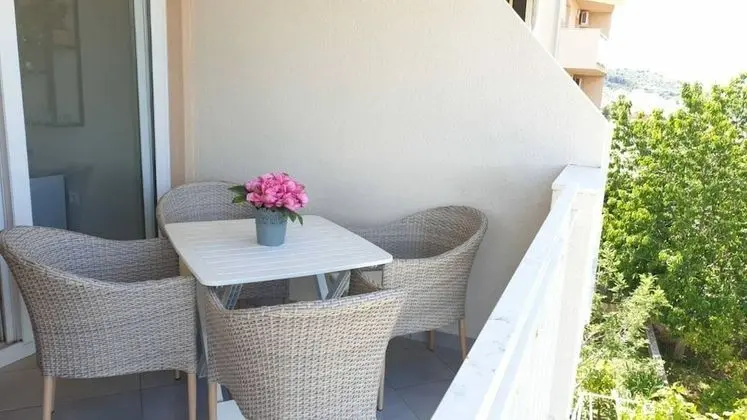 Apart Daire (The View - close to the beach & parki)