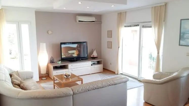 Apart Daire (The View - close to the beach & parki)