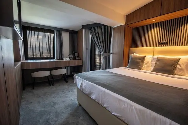 Deluxe Tek Büyük Yataklı Oda, 1 Büyük (Queen) Boy Yatak, Balkon, Şehir Manzaralı
