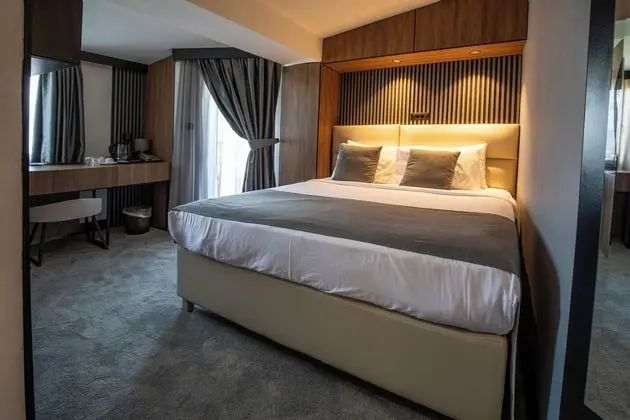 Deluxe Tek Büyük Yataklı Oda, 1 Büyük (Queen) Boy Yatak, Balkon, Şehir Manzaralı