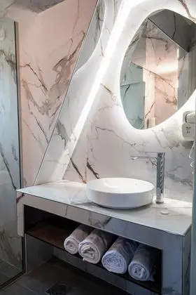 Deluxe Tek Büyük Yataklı Oda, 1 Büyük (Queen) Boy Yatak, Balkon, Şehir Manzaralı