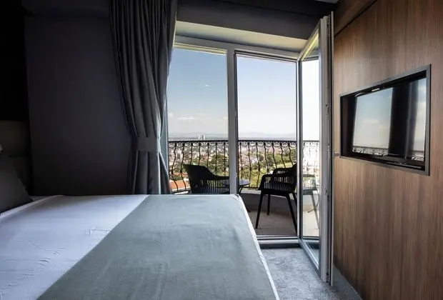 Deluxe Tek Büyük Yataklı Oda, 1 Büyük (Queen) Boy Yatak, Balkon, Şehir Manzaralı