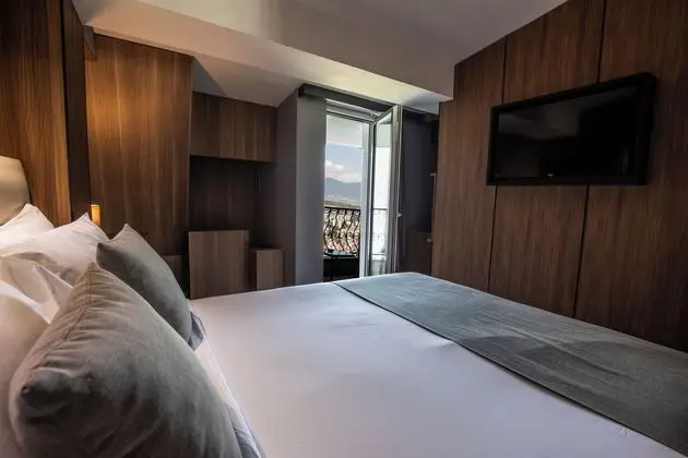 Deluxe Tek Büyük Yataklı Oda, 1 Büyük (Queen) Boy Yatak, Balkon, Şehir Manzaralı