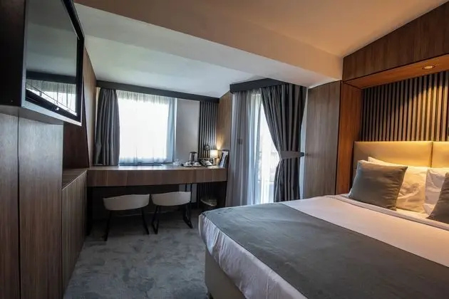 Deluxe Tek Büyük Yataklı Oda, 1 Büyük (Queen) Boy Yatak, Balkon, Şehir Manzaralı