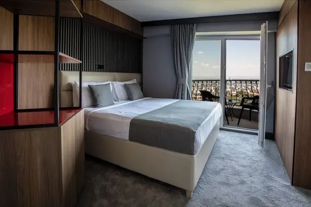 Deluxe Tek Büyük Yataklı Oda, 1 Büyük (Queen) Boy Yatak, Balkon, Şehir Manzaralı