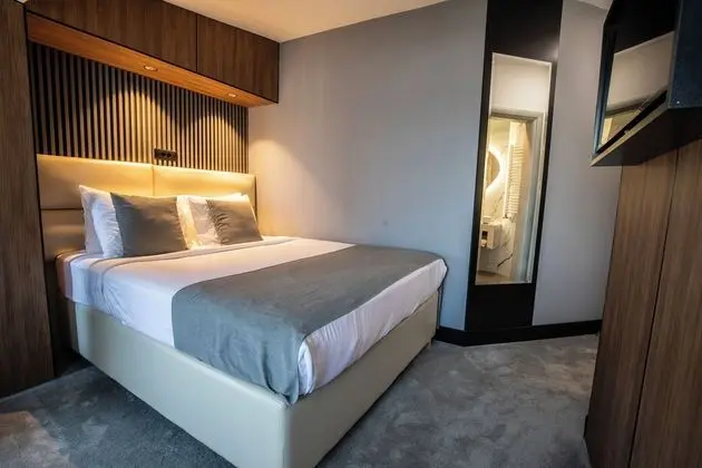 Deluxe Tek Büyük Yataklı Oda, 1 Büyük (Queen) Boy Yatak, Balkon, Şehir Manzaralı