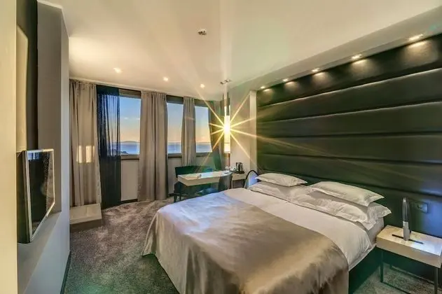 Deluxe Tek Büyük Yataklı Oda, Deniz Manzaralı