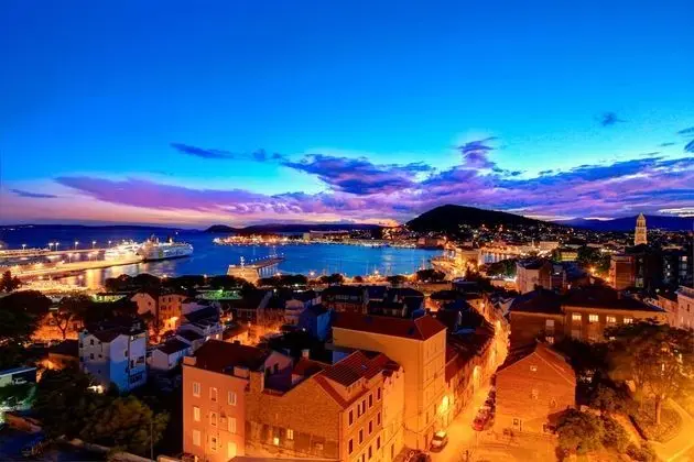 Deluxe Tek Büyük Yataklı Oda, Deniz Manzaralı