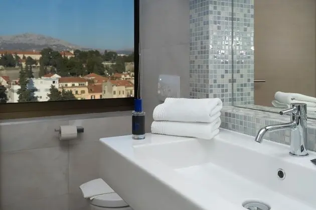 Superior Tek Büyük Yataklı Oda, Şehir Manzaralı