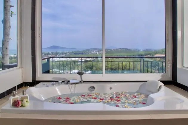 Jacuzzi Suite Sea View