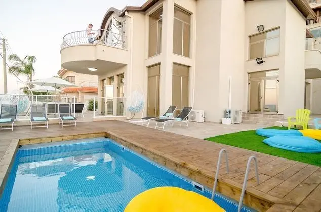 Deluxe Villa