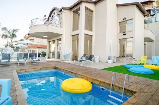Deluxe Villa