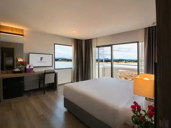 Suite Room with River View