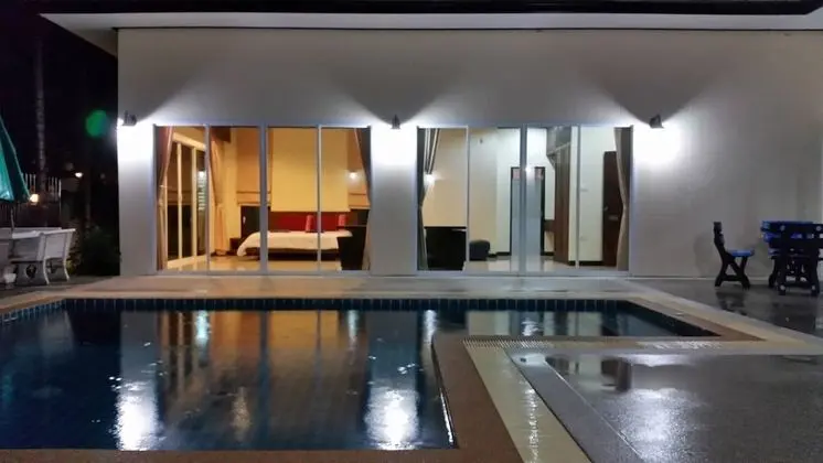 Luxury 5 Bedrooms Private Pool Villa