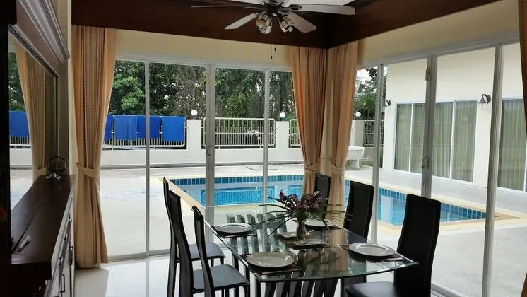Luxury 5 Bedrooms Private Pool Villa