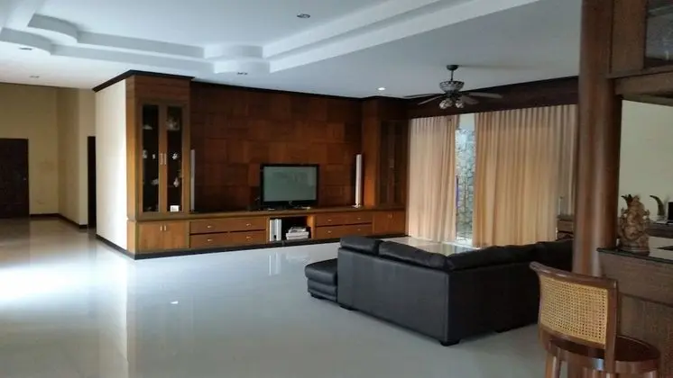 Luxury 5 Bedrooms Private Pool Villa