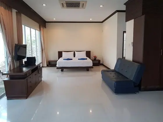 Luxury 5 Bedrooms Private Pool Villa