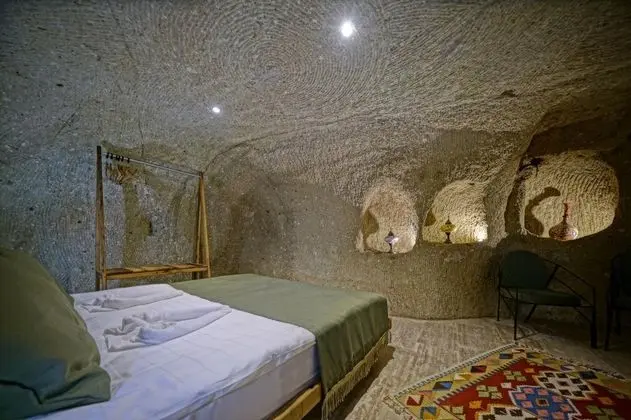 Mağara Oda, Avlu Manzaralı