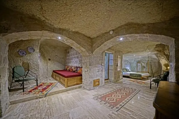 Mağara Oda, Avlu Manzaralı