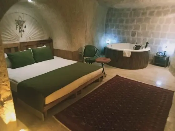 Mağara Oda, Manzarasız, Jakuzili