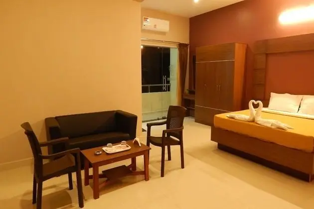 Standard Süit, 1 Büyük (Queen) Boy Yatak, Balkon, Şehir Manzaralı