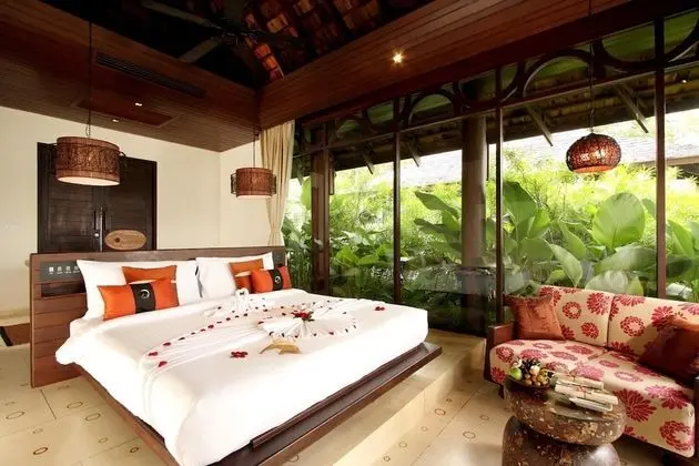 Deluxe Villa, Bahçeli