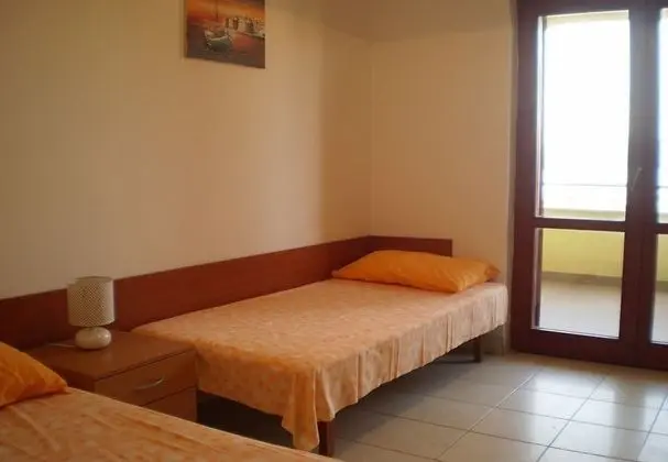 Apart Daire (Vik - 60 m from the sea - A1(2+2))