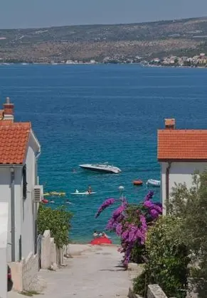 Apart Daire (Vik - 60 m from the sea - A1(2+2))