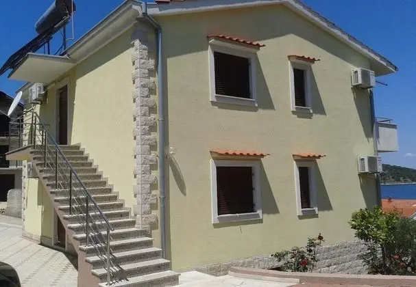 Apart Daire (Vik - 60 m from the sea - A1(2+2))