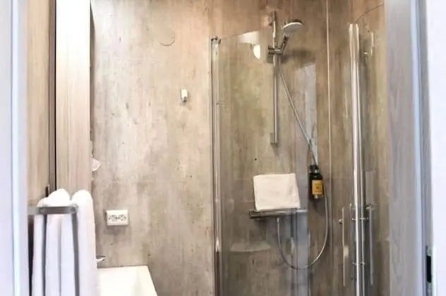 Tek Büyük veya İki Ayrı Yataklı Oda, Özel Banyo