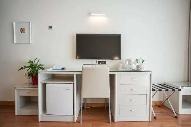 Comfort Tek Büyük Yataklı Oda, Teras, Kısmi Deniz Manzaralı