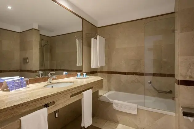 Comfort Tek Büyük Yataklı Oda, Teras, Kısmi Deniz Manzaralı