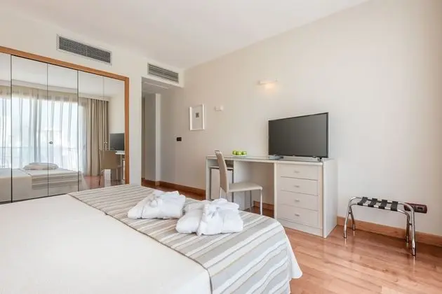 Premium Üç Kişilik Oda, Teras, Deniz Manzaralı (2 adults and 1 child)