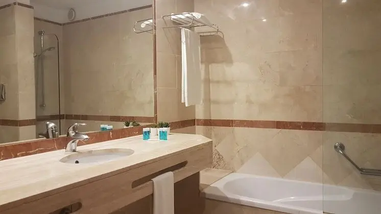 Premium Üç Kişilik Oda, Teras, Deniz Manzaralı (2 adults and 1 child)