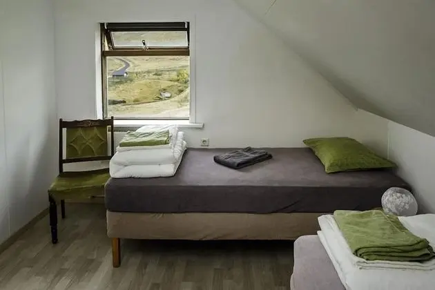 İki Ayrı Yataklı Oda, Ortak Banyo