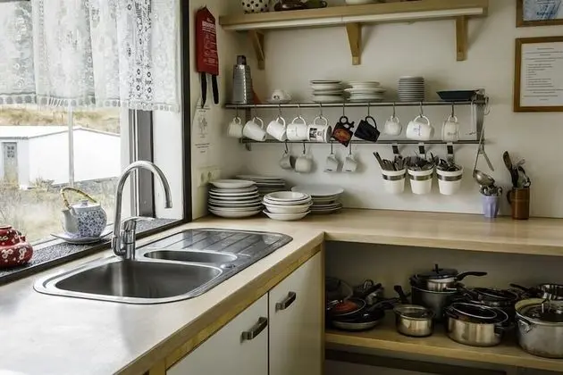 İki Ayrı Yataklı Oda, Ortak Banyo