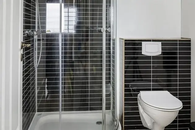 Tek Kişilik Oda, Ortak Banyo