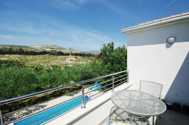 Ev (Viki - with heated pool - H(6+1))