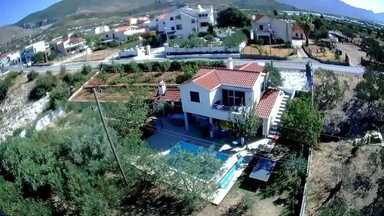 Ev (Viki - with heated pool - H(6+1))