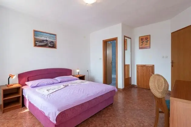 Ev (Viki1 - fantastic view, next to the s)